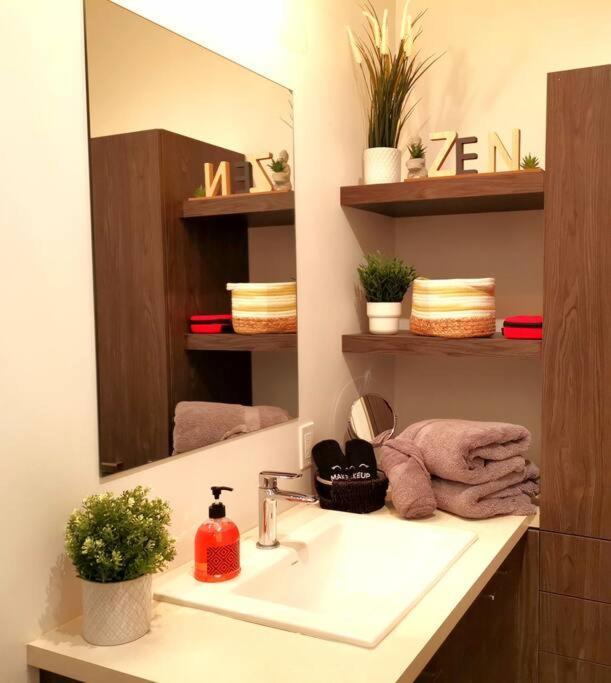 Апартаменты Penthouse With Free Indoor Parking Downtown Квебек Экстерьер фото