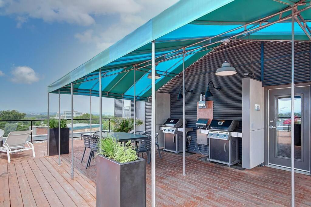 Апартаменты Penthouse With Free Indoor Parking Downtown Квебек Экстерьер фото